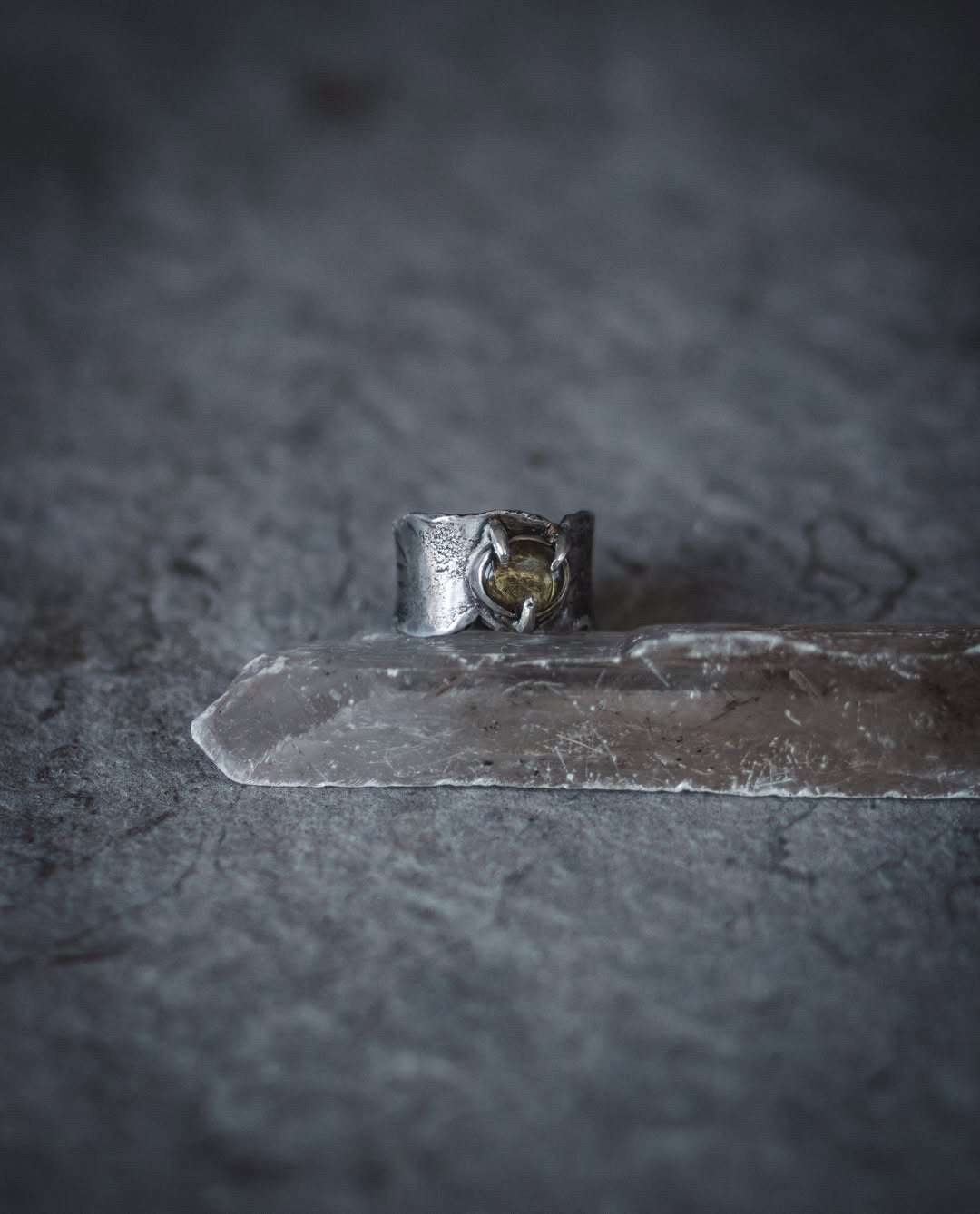 ‘Monarch’ Claw ring | Lemon Quarts